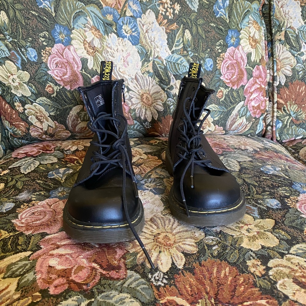 1460 8-EYE BLACK DOC MARTENS